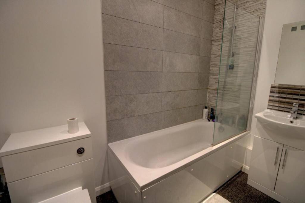 2 Bed City Centre Flat Bath Kültér fotó