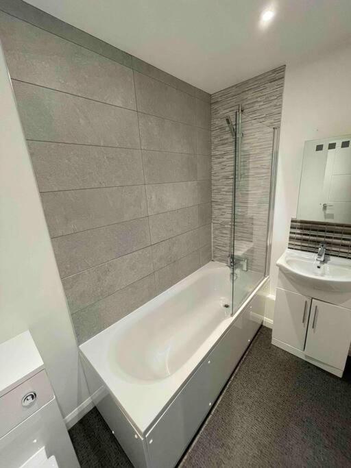 2 Bed City Centre Flat Bath Kültér fotó